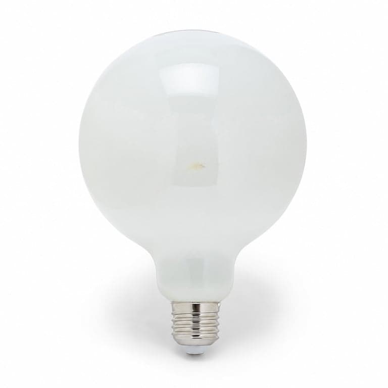 Velamp Opal G125 Globe LED Filament Izzó E27 22W 3650lm 4000K — hibás, részben működik: sárga folt az izzó falán (állapot: lásd a 2. képet)